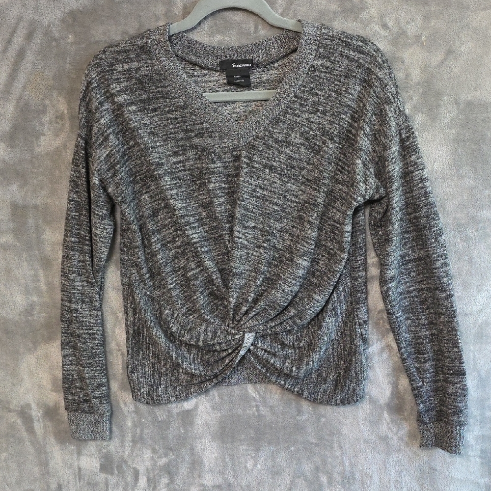 Stylish V-Neck Twist Sweater in Gray